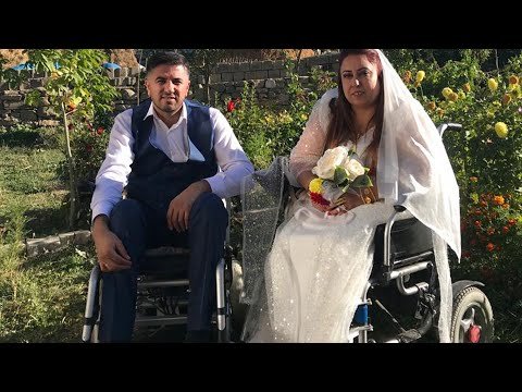 Rehabilitasyon merkezinde tanışan engelli çift düğünle dünyaevine girdi