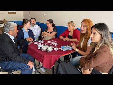 Türk ve İsviçreli kadınlar, Kars’ın kahvehanelerinde erkeklerle ‘eşitlik’ sohbeti düzenledi